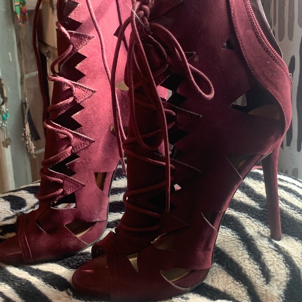 Size 9 Maroon